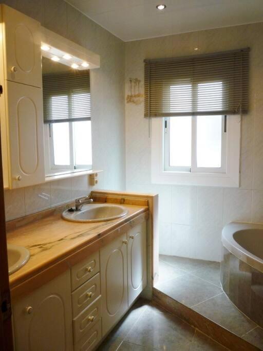 Moderno Apartamento En El Centro Vilanova i la Geltru Ngoại thất bức ảnh